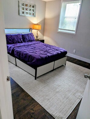 2 makuuhuonetta, silitysrauta/-lauta, Wi-Fi, vuodevaatteet