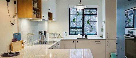 Fridge, microwave, oven, dishwasher