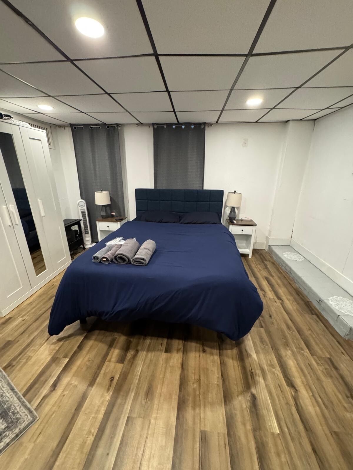 1 chambre, fer et planche à repasser, accès au Wi-Fi (inclus)