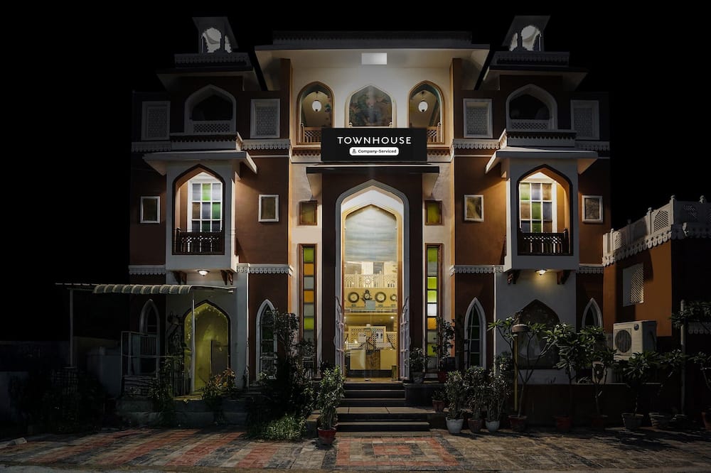 Classic Dev Villas Mansarover Metro Station