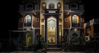 Elite Stays Near Mansarovar Metro Station