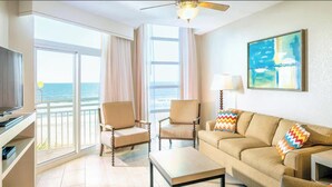 Living area - Wyndham ON THE BEACH 3-BR condo in beautiful North Myrtle Beach, LAZY RIVER! (North Myrtle Beach)