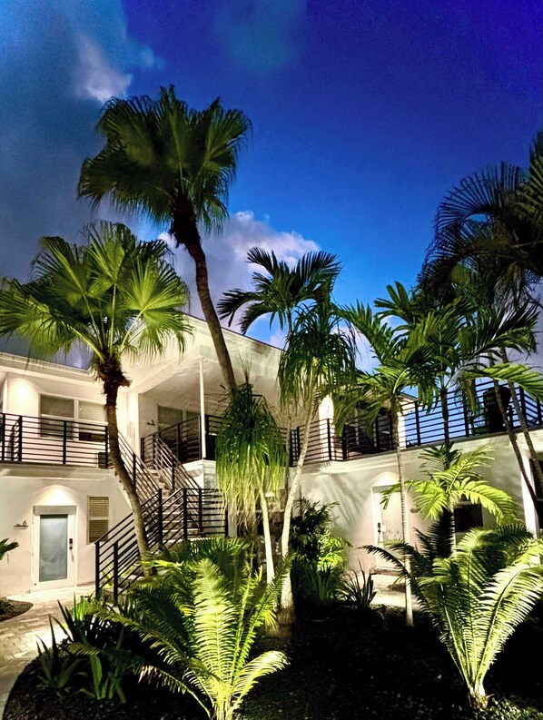Exterior - Updated Studio in Boutique Mid-Century Building (Fort Lauderdale)