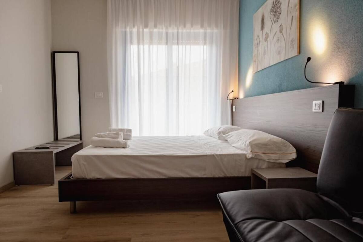 Double Room, Mountain View | Iron/ironing board, free WiFi