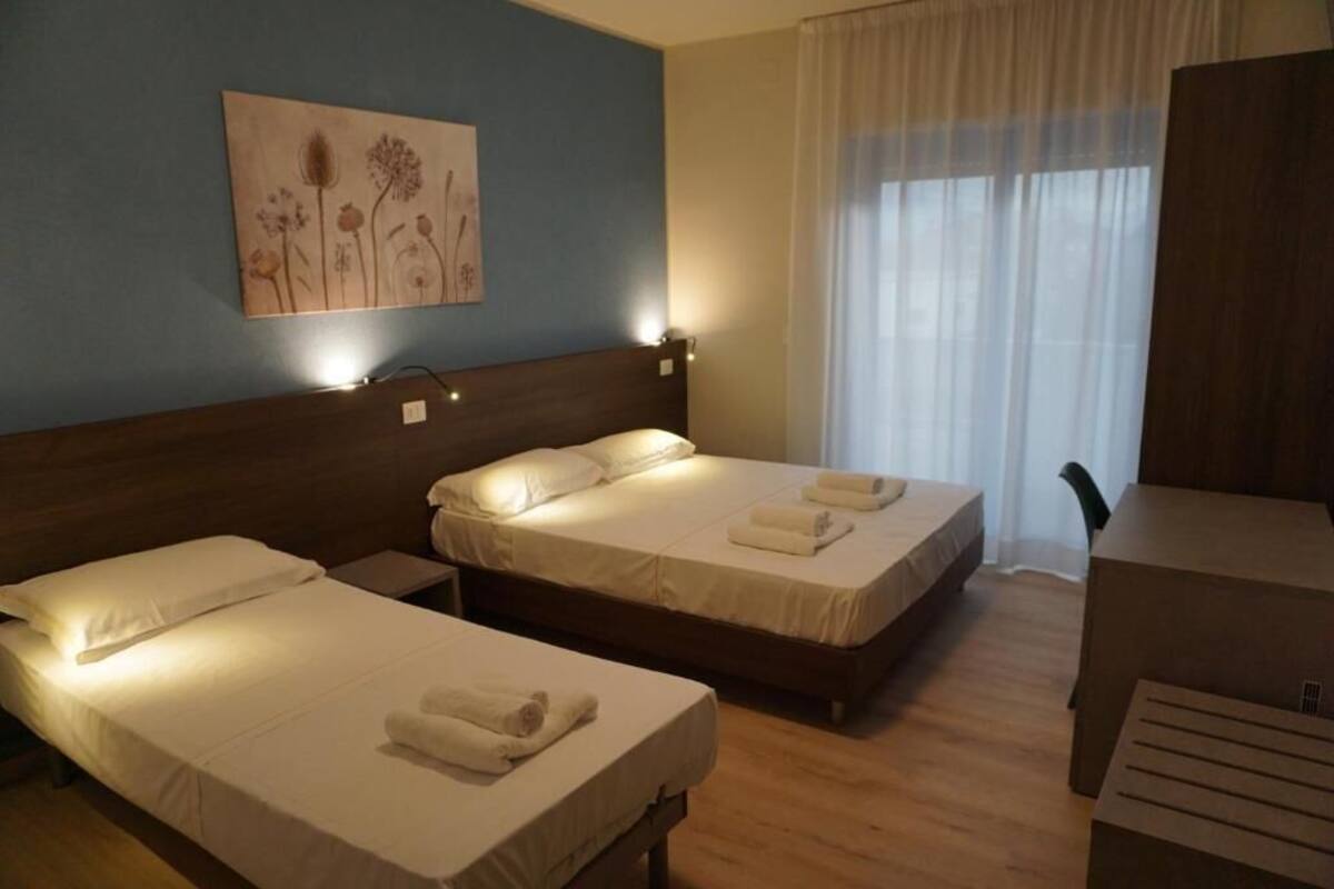 Triple Room | Iron/ironing board, free WiFi