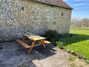 Outdoor dining - Charming stone house in Périgord • Peaceful • Garden • 8 guests (Coulaures)