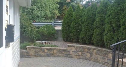 Cozy 2-bedroom house in charming Oakland with AC