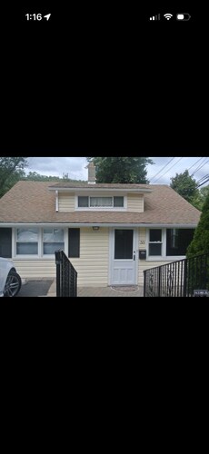 Cozy 2-bedroom house in charming Oakland with AC