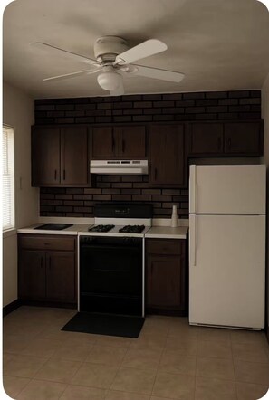 Køleskab, mikrobølgeovn, ovn, kogeplade