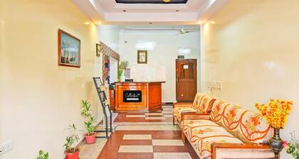 Super Collection O Hathroi Market Hotel Rishi