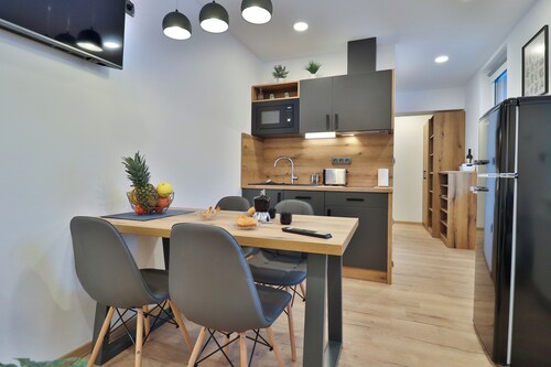 Apartments Seventy Seven - A1  (1 bedroom, 2+2), Mountain View, Pet Friendly