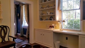 Deluxe Suite, Private Bathroom, Ground Floor | Individually decorated, individually furnished, blackout curtains - Andrew Morris House Bed and Breakfast (Natchitoches)