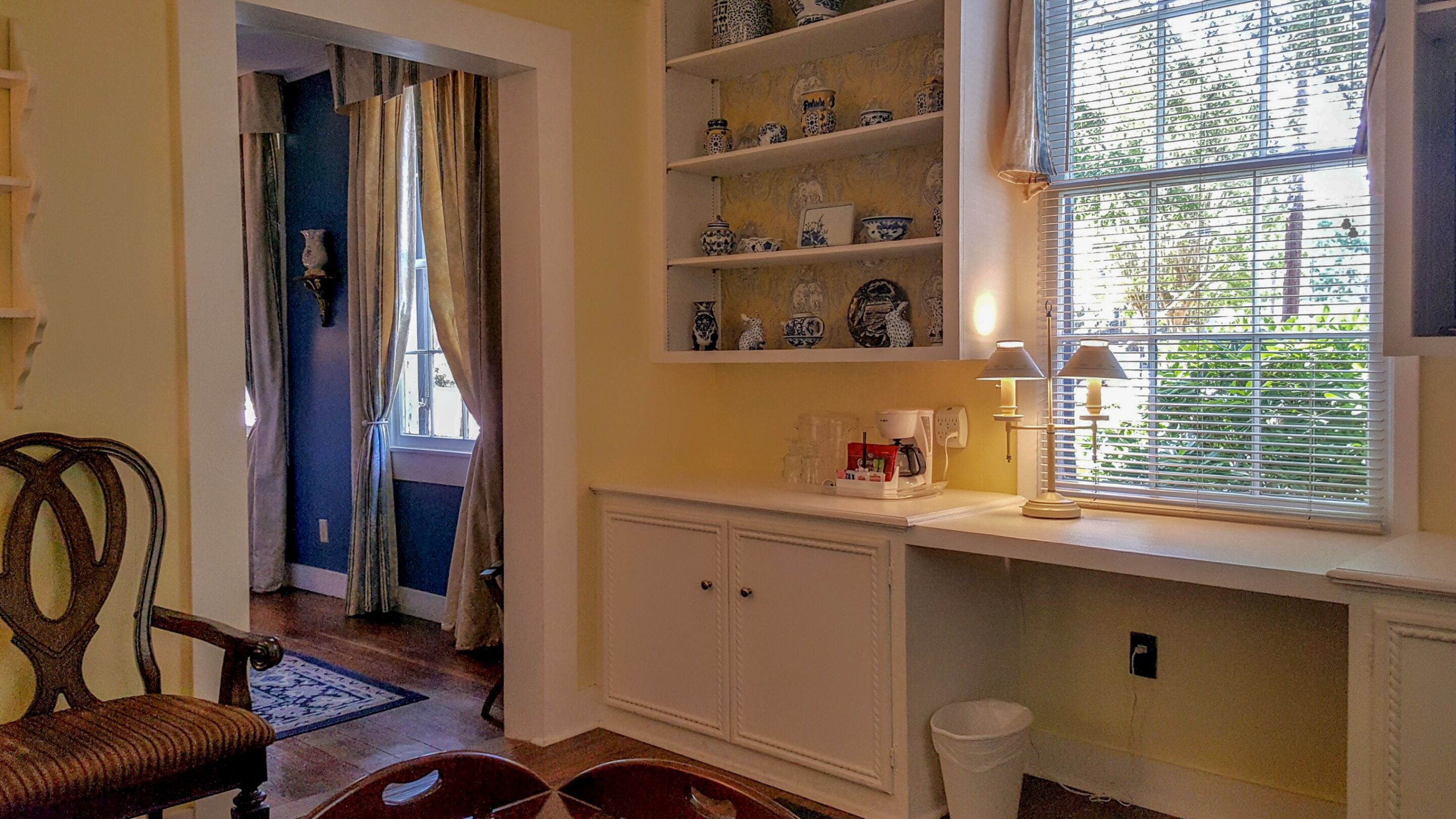 슈피리어 스위트, 앙스위트 (Ducournau Suite	) | 이집트산 면 시트, 고급 침구, 각각 다른 스타일의 인테리어, 각각 다르게 가구 비치