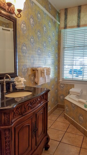 Superior Suite, Ensuite (Ducournau Suite	) | Bathroom - Andrew Morris House Bed and Breakfast (Natchitoches)