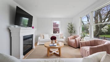 House, Patio, Garden View | Living area | Fireplace, books