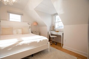 Verdunkelungsvorhänge, Bügeleisen/Bügelbrett, kostenloses WLAN