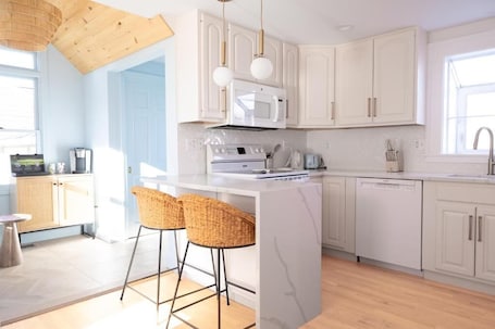 Casa, patio, vistas al jardín | Cocina privada | Trona infantil. Fairfiedl Retreat