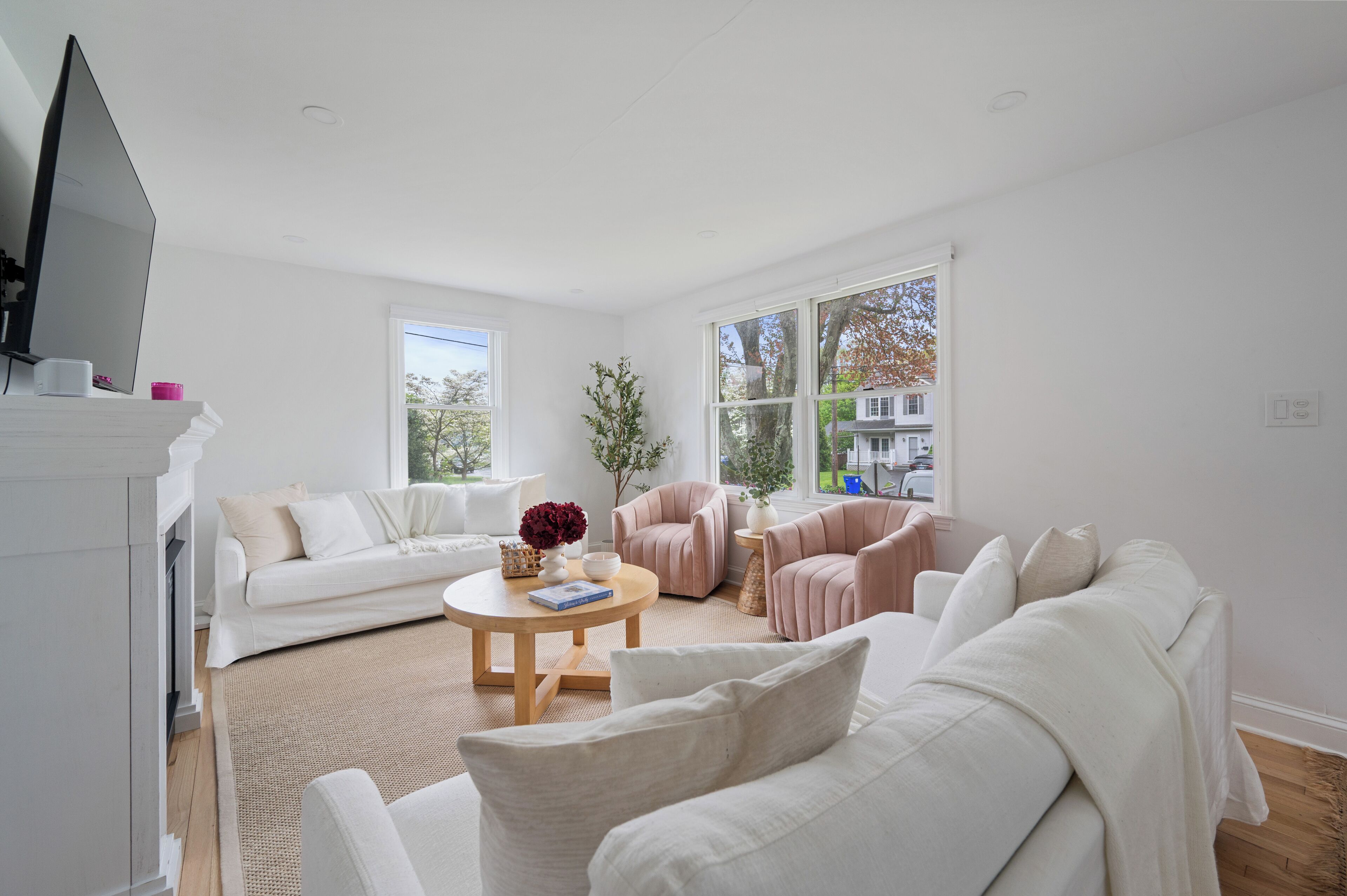 House, Patio, Garden View | Living area | Fireplace, books