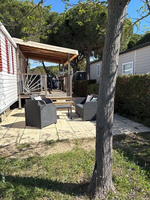 Terrace/patio - 4* campsite, the lake of dreams near the Mediterranean and the Petite Camargue (Lattes)