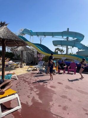 Children's area - 4* campsite, the lake of dreams near the Mediterranean and the Petite Camargue (Lattes)