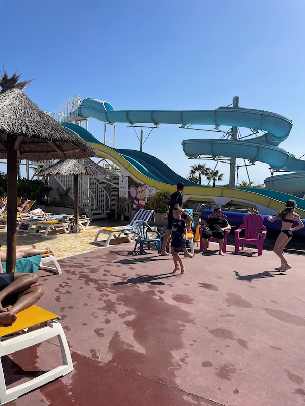 Children’s area - 4* campsite, the lake of dreams near the Mediterranean and the Petite Camargue (Lattes)