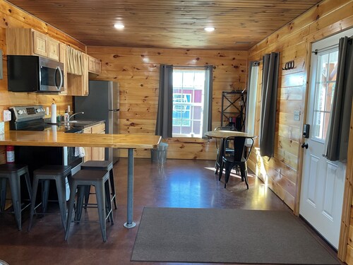 Cozy 1-bedroom cottage in gorgeous Oneida, TN