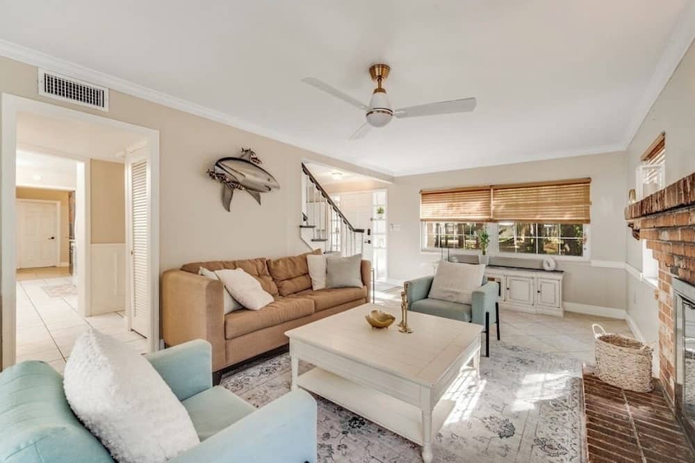 6 Bedroom Pool property. Pet Friendly