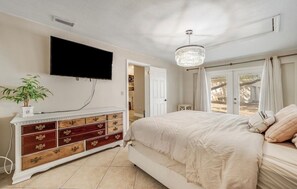 Casa familiar | Tabla de planchar con plancha y wifi gratis 