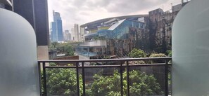 Property grounds - STAYLUXIA Knightsbridge Luxury 1BR with Balcony, Pool Netflix, Makati View (Makati)