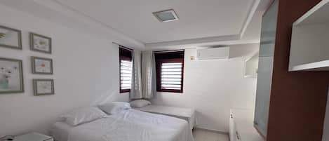4 bedrooms, iron/ironing board, WiFi, bed sheets