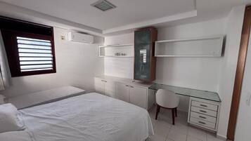4 quartos, ferros/tábuas de passar roupa, Wi-Fi, roupa de cama