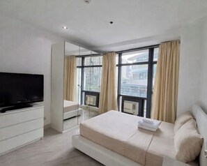 2 bedrooms, in-room safe, desk, iron/ironing board - STAYLUXIA Gramercy 2BR Junior Suite w/Balcony Free Pool Gym Netflix & Amenities  (Makati)