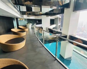 Dining - STAYLUXIA @Gramercy 2-bedroom apartment with Balcony Pool Netflix Gym (Makati)