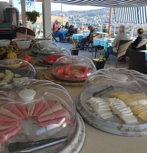 Outdoor dining - Hotel Efesian B&B City Center - Harbour (Kuşadası)