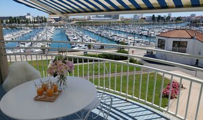 Outdoor dining - La Terrasse de la Marina (Les Sables-d´Olonne)