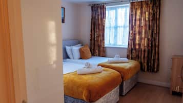 2 bedrooms, iron/ironing board, free WiFi, bed sheets