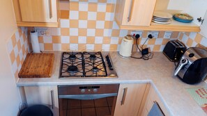 Jääkaappi, mikroaaltouuni, uuni, astianpesukone