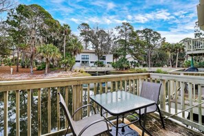 Outdoor dining - Tranquility Base - Steps to the Beach - 2BR 2BA (Hilton Head Island)
