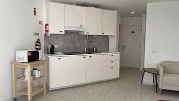 Klassieke studio, uitzicht op de stad | Interieur