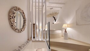 A modern interior with a mirror, staircase, and a lamp. - Piazza Navona Hydromassage Tub 7 people (Rome)