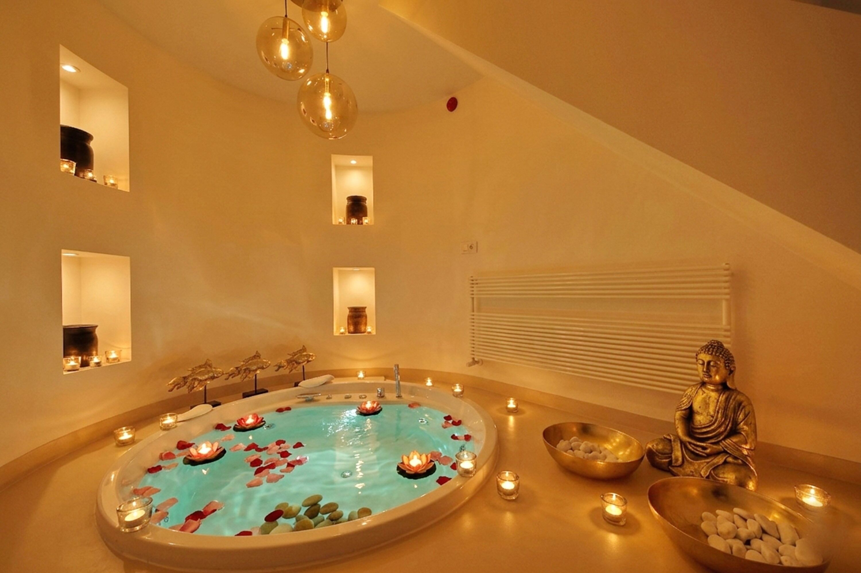 2 indoor pools