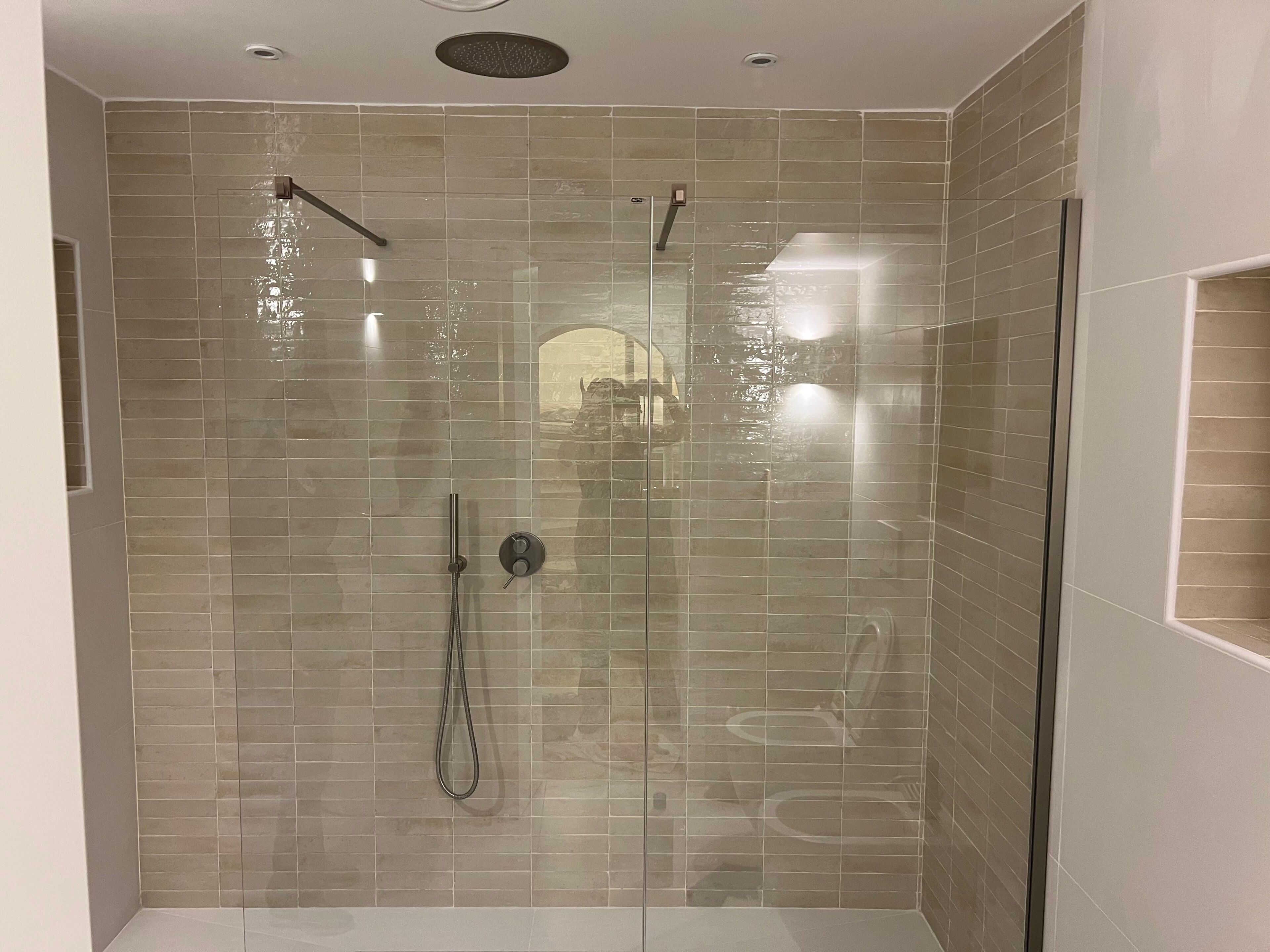 Luxury Apartment, Non Smoking, Air conditioning | Bathroom | Shower, rainfall showerhead, hair dryer, towels