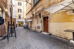 Exterior - Piazza Navona Hydromassage Tub 8 people (Rome)