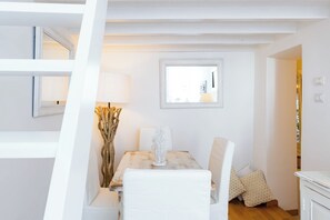 Luxury Apartment, Non Smoking, Air conditioning | Premium bedding, down comforters, individually furnished, desk - Piazza Navona Hydromassage Tub 8 people (Rome)