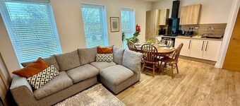 Sleeps 7 | Contractors | Parking | Jewellery Q