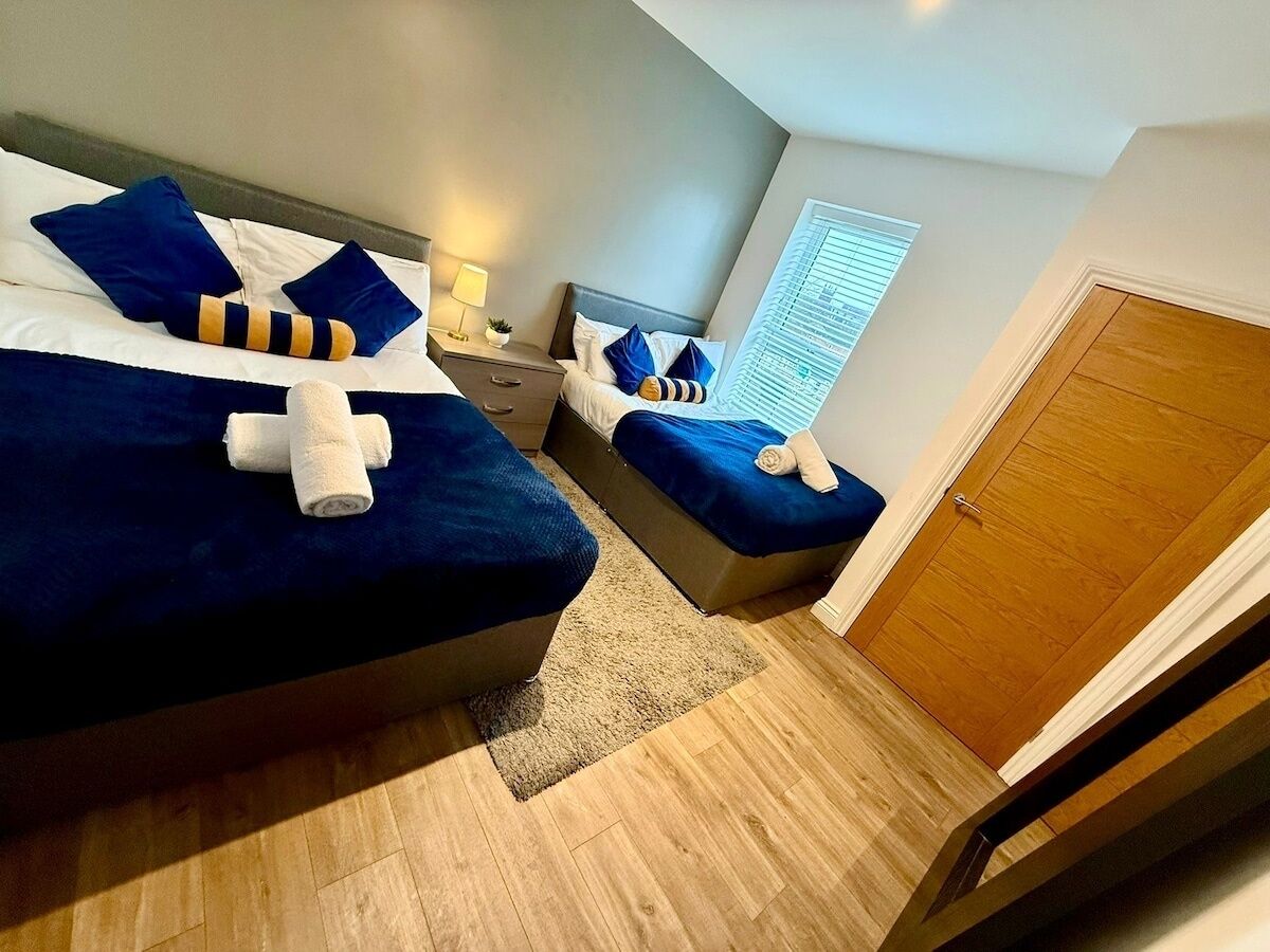 2 多间卧室、熨斗/熨衣板、上网接入、床单