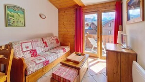 Living area - 100m from ski slopes, 3rd floor, swimming pool, balcony, tv, ski locker, 35m², Les Menuires (Les Menuires)