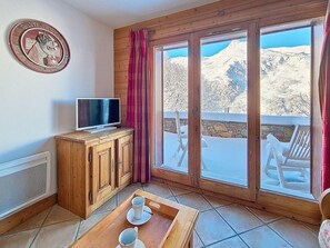 Interior - 100m from ski slopes, Ground floor, swimming pool, terrace, tv, ski locker, 31m², Les Menuires (Les Menuires)