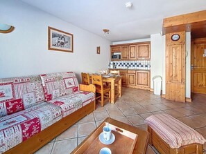 Living area - 100m from ski slopes, Ground floor, swimming pool, terrace, tv, ski locker, 31m², Les Menuires (Les Menuires)