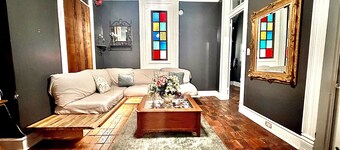 Cozy Hideaway center of downtown, short walk to Beach, restaurants, and casinos.